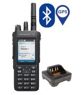 Motorola R7 FKP Premium UHF DMR IP68 GPS, Man Down, Bluetooth, Wifi en tafellader